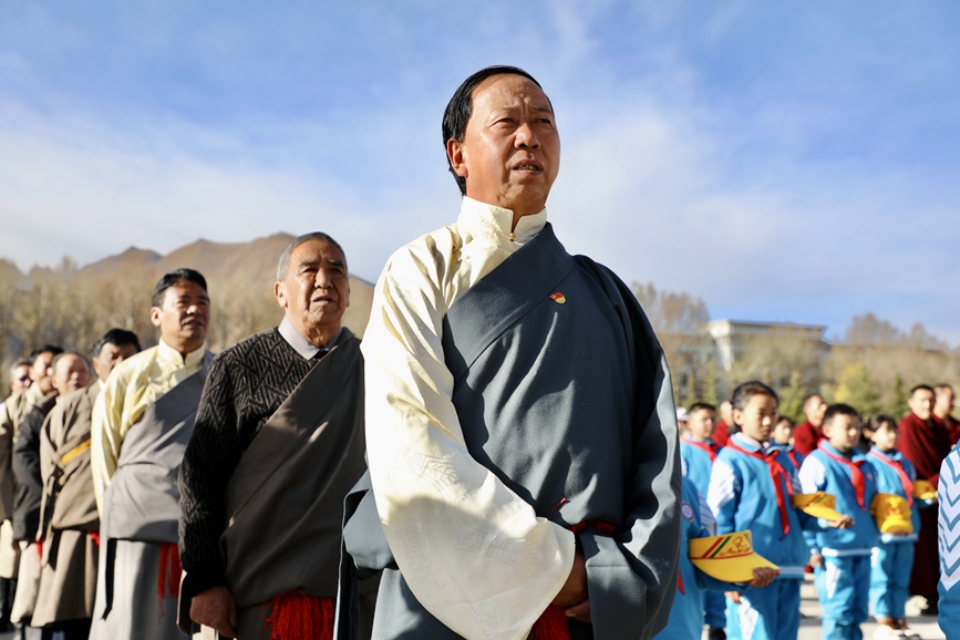 “升國旗、唱國歌”儀式現(xiàn)場。