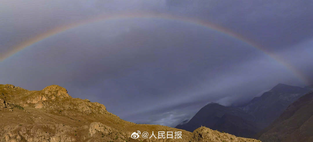 接好運！青藏高原現(xiàn)巨大彩虹橋