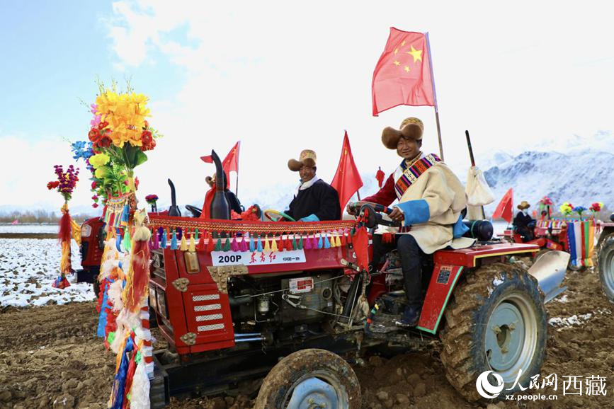 拉薩市墨竹工卡縣唐加鄉(xiāng)莫沖村的春耕儀式現(xiàn)場。人民網(wǎng) 次仁羅布攝